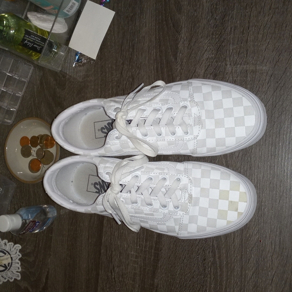 Shoes - Picture 2 of 4